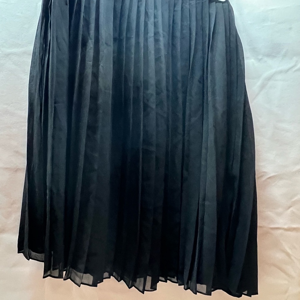 Jones New York Petite—Elegant Black Pleated Skirt side zipper